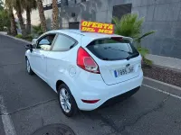 Usado Ford Fiesta Trend 75 CV (55 kW) 2016 Blanco Utilitario
