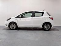 Usado Toyota Yaris Hybrid Active 100 CV (73 kW) 2020 Blanco Berlina