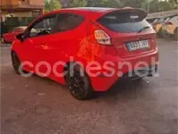 Usado Ford Fiesta 140 CV (102 kW) 2017 Rojo Utilitario