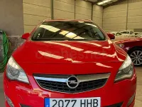Usado Opel Astra Cosmo ST 125 CV (91 kW) 2011 Rojo Familiar