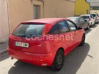 Usado Ford Focus Trend 100 CV (73 kW) 2004 Rojo Berlina
