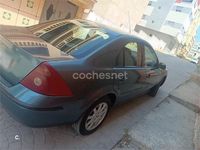 Usado Ford Mondeo Trend 125 CV (91 kW) 2002 Verde Berlina