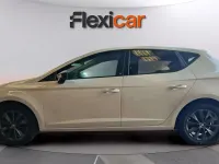 Usado Seat Leon Style 130 CV (95 kW) 2018 Blanco Berlina