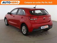 Usado Kia Rio 84 CV (61 kW) 2021 Rojo Utilitario