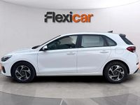 Usado Hyundai i30 120 CV (88 kW) 2024 Blanco Berlina