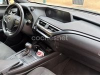 Usado Lexus UX Business Edition 184 CV (135 kW) 2019 Gris / plata SUV