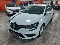 Usado Renault Mégane IV Zen 132 CV (97 kW) 2018 Blanco Utilitario