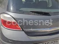 Usado Opel Astra Edition 100 CV (73 kW) 2004 Gris / plata Berlina