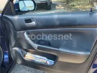 Usado Honda Accord Executive 140 CV (102 kW) 2005 Azul Familiar