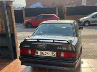 Usado Mercedes 190 126 CV (92 kW) 1985 Verde Berlina