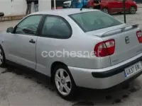 Usado Seat Cordoba Sport 110 CV (80 kW) 2002 Gris / plata Berlina
