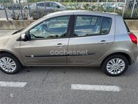 Usado Renault Clio II Expression 75 CV (55 kW) 2011 Gris / plata Berlina