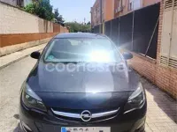Usado Opel Astra Selective 115 CV (84 kW) 2013 Negro Berlina