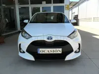 Usado Toyota Yaris Hybrid Active 116 CV (85 kW) 2022 Blanco Berlina