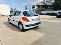 Usado Peugeot 207 70 CV (51 kW) 2011 Blanco Berlina