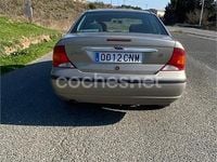Usado Ford Focus Ghia 100 CV (73 kW) 2003 Marrón Berlina