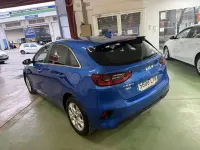 Usado Kia Ceed 136 CV (100 kW) 2022 Azul Utilitario