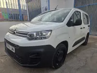 Usado Citroën Berlingo Feel 102 CV (75 kW) 2021 Blanco Monovolumen