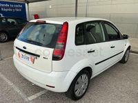 Usado Ford Fiesta Ambiente 68 CV (50 kW) 2003 Blanco Utilitario