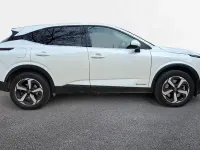 Usado Nissan Qashqai N-Connecta 190 CV (139 kW) 2023 Lunar white con techo midnight SUV