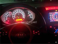 Usado Kia Venga 90 CV (66 kW) 2011 Gris / plata Utilitario