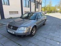 Usado VW Passat Highline 130 CV (95 kW) 2004 Gris / plata Berlina