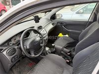 Usado Ford Focus Trend 90 CV (66 kW) 2003 Gris / plata Berlina
