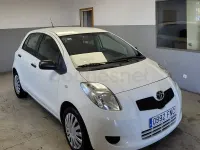 Usado Toyota Yaris Sol 87 CV (63 kW) 2007 Blanco Utilitario