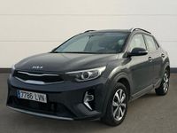 Usado Kia Stonic 100 CV (73 kW) 2021 Gris / plata SUV
