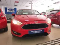 Używany Ford Focus Trend 120 KM (88 kW) 2016 Czerwony Sedan/Limuzyna