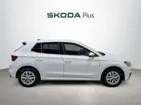 Usado Skoda Fabia Selection 95 CV (69 kW) 2024 Blanco Utilitario