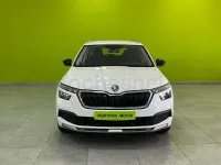 Usado Skoda Kamiq Ambition 110 CV (80 kW) 2021 Blanco SUV