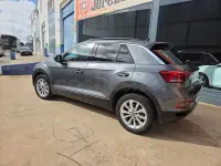 Usado VW T-Roc 115 CV (84 kW) 2023 Gris / plata SUV