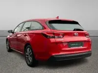 Usado Hyundai i30 120 CV (88 kW) 2019 Rojo Familiar