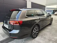 Usado VW Passat Executive 150 CV (110 kW) 2022 Marrón Familiar