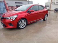 Usado Renault Clio V Intens 100 CV (73 kW) 2021 Rojo Berlina