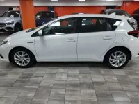 Usado Toyota Auris Hybrid Active 136 CV (100 kW) 2016 Blanco Utilitario