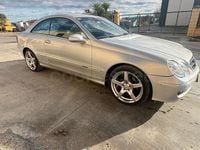 Usado Mercedes CLK270 Elegance 170 CV (125 kW) 2003 Gris / plata Coupe