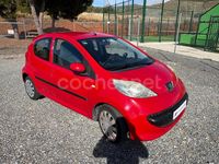 Usado Peugeot 107 68 CV (50 kW) 2007 Rojo Utilitario