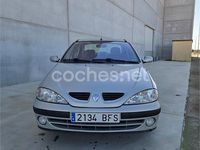Usado Renault Mégane Privilege 110 CV (80 kW) 2001 Gris / plata Berlina