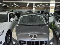 Usado Peugeot 3008 Premium 110 CV (80 kW) 2010 Gris / plata Familiar