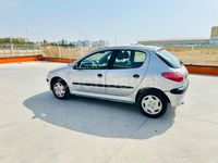 Usado Peugeot 206 75 CV (55 kW) 2001 Gris / plata Berlina