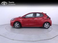 Usado Toyota Yaris Hybrid Active 116 CV (85 kW) 2025 Rojo Utilitario