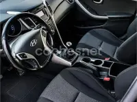 Usado Hyundai i30 90 CV (66 kW) 2016 Gris / plata Berlina