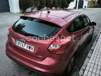 Usado Ford Focus Trend 125 CV (91 kW) 2014 Rojo Berlina