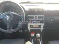Usado Seat Leon Sport 130 CV (95 kW) 2004 Rojo Utilitario