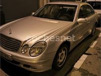 Usado Mercedes E270 Classic 170 CV (125 kW) 2002 Gris / plata Berlina