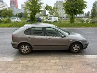 Usado Seat Leon Sport 105 CV (77 kW) 2002 Gris / plata Utilitario