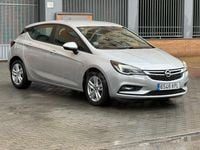 Usado Opel Astra Business 110 CV (80 kW) 2018 Gris / plata Berlina