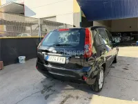 Usado Ford Fiesta 90 CV (66 kW) 2007 Negro Utilitario